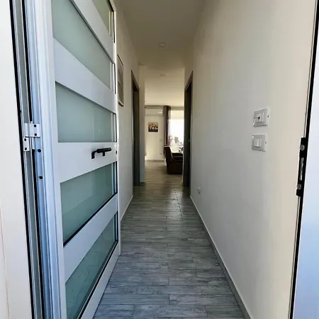 아파트 Mari Sol 테라시니